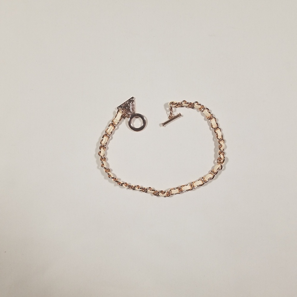 Guess - Picture 3 of 3